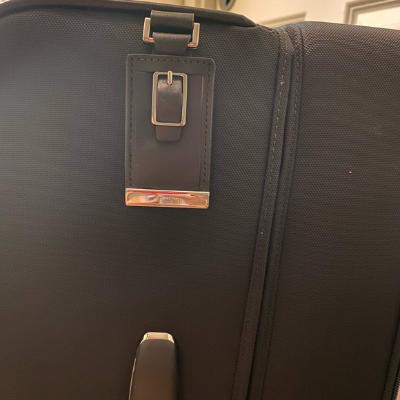 TUMI ALPHA SHORT TRIP DUAL ACCESS SUITCASE - Picture 9 of 15